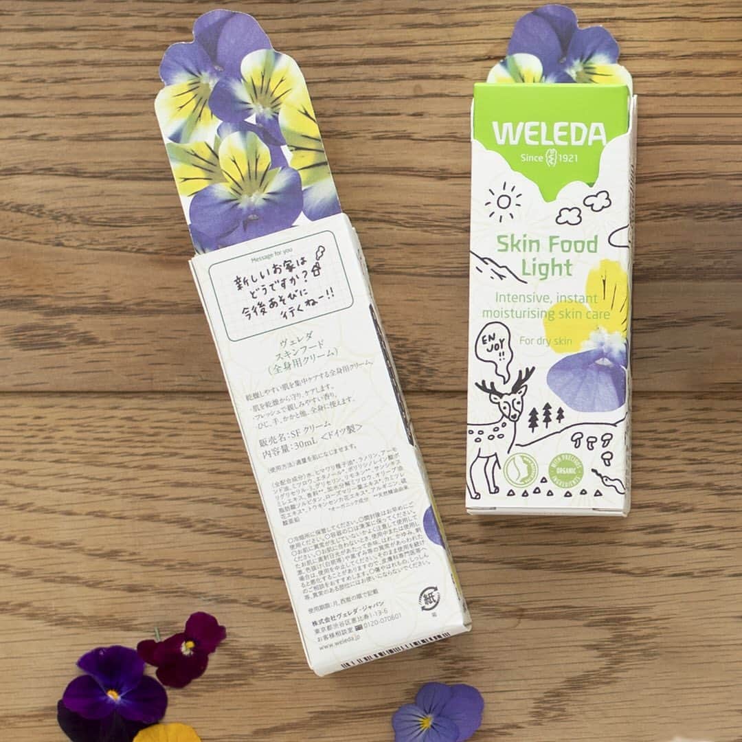 ヴェレダ Weleda Japanさんのインスタグラム写真 - (ヴェレダ Weleda JapanInstagram)「【本日発売・スキンフード #エッセンスオブライフギフト】 . 大切なひとにメッセージを伝えるギフト－ #エッセンスオブライフギフト ー . 1923年に発売された、スキンフード。ヴェレダの原点ともいえるアイテムです。 . そのスキンフードがメッセージを添えられる、「メッセージスリーブ」に。本日10月8日より発売となります。 . 生活や環境の変化、新たな挑戦など、新たに始まるストーリーの「原点」に立つ人に贈るスキンフード。そんな存在にもなってくれたらと思います。 . メッセージを添えられる限定スリーブは、「スキンフード」、「スキンフードライト」の30mLの2種類をご用意しました。 . スキンフードは、90年以上愛され続けた多機能クリーム。手や肘、かかと、爪など、特に乾燥して硬くゴワついた部分をケアできます。 . 顔、ボディ、パック、化粧下地などマルチに使えるレスキュークリームのため、ギフトにもおすすめのアイテムです。 . スキンフードは重めのテクスチャーで油分が多くパックにおすすめ、スキンフードライトは、軽いテクスチャーで化粧下地や日中のケア、ハンドケアにおすすめです。 . スリーブ、ブックマークにはイラストやメッセージを書き込めるので、日頃の感謝や応援メッセージをぜひ大切な人に届けてください。 . さらにブックマークは、パンジーのお花が可愛らしく描かれているので、本に挟んでいつでも持ち歩くこともできます。 . ぜひ皆さまも大切なひとに、ご自分に想いの詰まった世界に1つだけの #エッセンスオブライフギフト を贈られてみませんか。 . . ●「#わたしのはじまり」ギフトキャンペーン ￣￣￣￣￣￣￣￣￣￣￣￣￣￣￣￣￣ また、#エッセンスオブライフギフト の発売を記念して、直営店＆オンラインショップでは、「#わたしのはじまり」ギフトキャンペーンを10/8(木)～10/31(土)まで実施中です。 . 壱岐ゆかりさん作ドライフラワーや高山都さん、伊東大輝さんサイン入りスキンフード エッセンスオブライフギフト など、豪華ギフトを抽選でプレゼントいたします。 . 詳しくは、プロフィール（@weleda_Japan）のリンクからご覧になれます。ぜひ、直営店＆オンラインショップでご覧になってみてくださいね。 . #エッセンスオブライフギフト スペシャルページは、10/8(木)14:00オープンです。 . . #ヴェレダ #WELEDA #オーガニック #オーガニックコスメ #植物療法 #シュタイナー #ホリスティック #スキンフード #スキンフードライト #エッセンスオブライフギフト #乾燥 #保湿 #化粧下地 #ハンドケア #マスク荒れ #ひび割れ #マッサージ #全身用 #保湿クリーム #下地 #レスキュークリーム #ギフト #gift #メッセージ #感謝」10月8日 13時06分 - weleda_japan