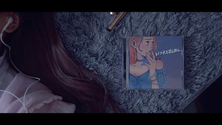 福田麻貴のインスタグラム：「つぼみ大革命の新曲カップリング「いつキスすんねん」の歌詞とMV監修を担当させて頂きました！  冒頭のCDジャケット描いて下さったのは @nah_ill_  さん！ . 撮影と編集してくださったのは土井敏生さんです！  フル尺はプロフィールに！」