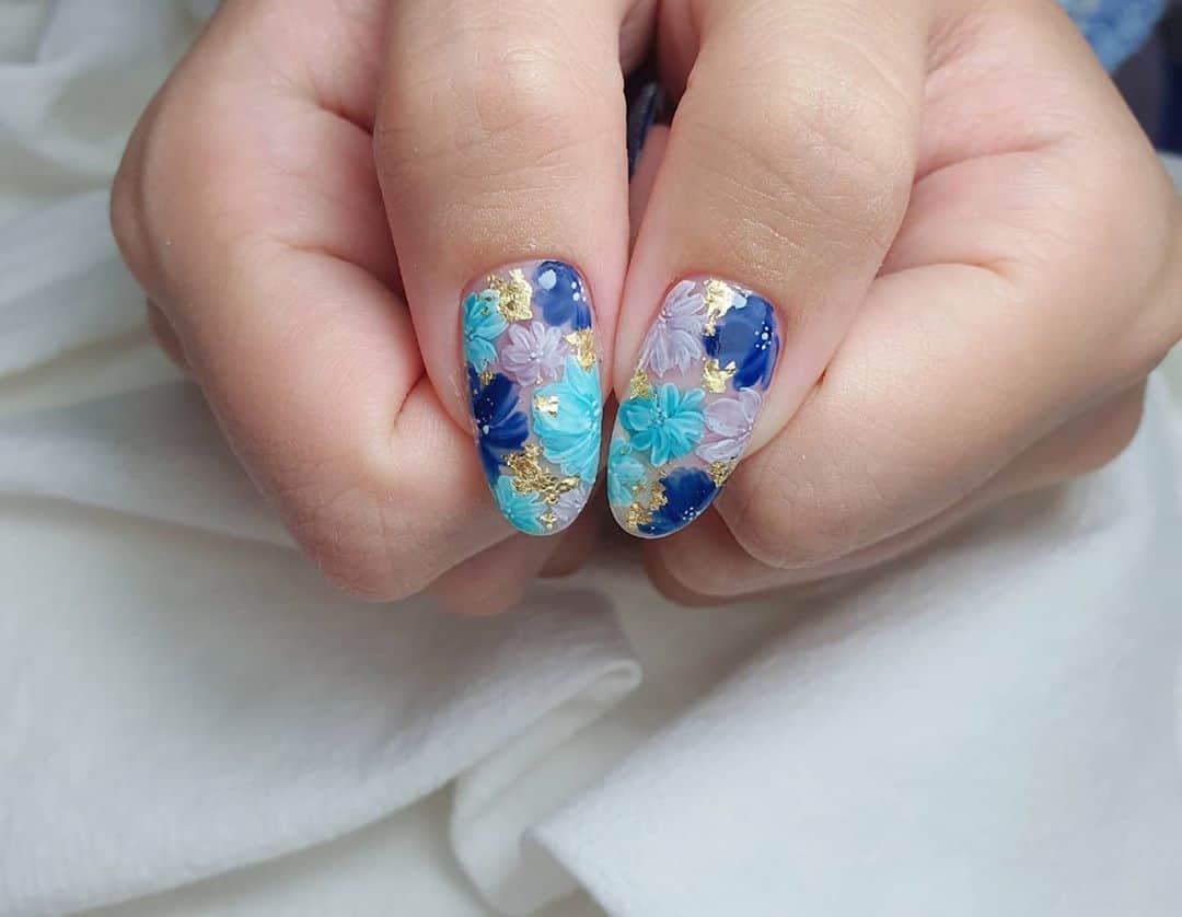 Yingさんのインスタグラム写真 - (YingInstagram)「Design adapted from @a.nailjam  Base colour is PREGEL Tulle Coral and Dark Night Blue, PREMDOLL B37, and details done with PREGEL Art Liner White, PREGEL Soda Drop and PREGEL MUSE S341. Items can be purchased at @nailwonderlandsg 🤗 . . . 🛒 www.nailwonderland.com⁣⁣ 📍20A Penhas Road, Singapore 208184⁣⁣ (5 minutes walk from Lavender MRT)⁣⁣ .  I am currently only able to take bookings from my existing pool of customers. If I have slots available for new customers, I will post them on my IG stories. Thank you to everyone who likes my work 🙏 if you need your nails done, please consider booking other artists at @thenailartelier instead ❤  #ネイルデザイン  #ネイルアート #ネイル #ジェルネイル #nailart #네일아트 #pregel #プリジェル #nails #gelnails #sgnails」10月8日 13時27分 - nailartexpress