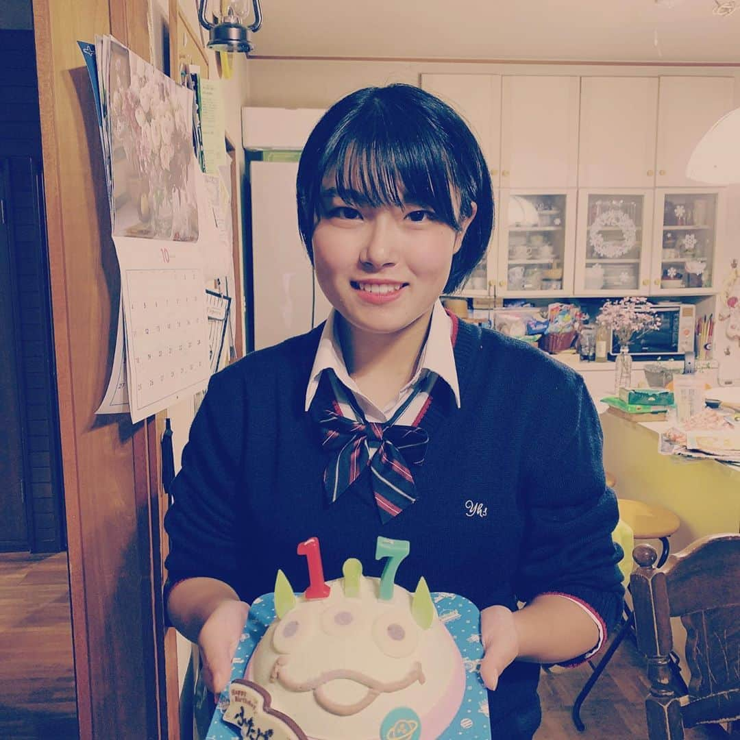 SATOKOさんのインスタグラム写真 - (SATOKOInstagram)「昨日は #可愛すぎる姪っ子 2番目の17歳の誕生日パーティーでした♡かわいいっ(*´Д｀*) 姪っ子は4姉妹なんですが #全員推せる #美人 #jk2」10月8日 13時37分 - fc_satoko