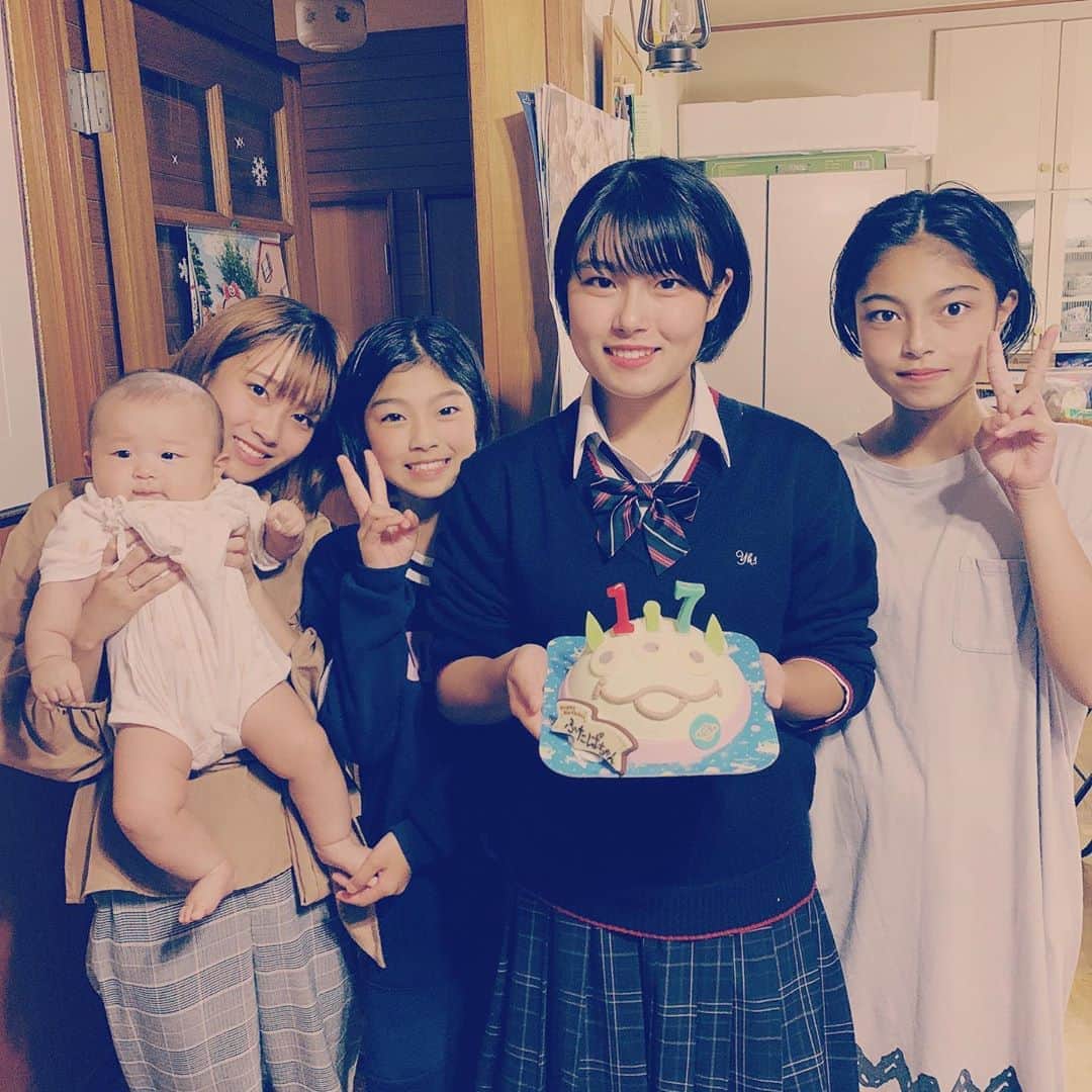 SATOKOさんのインスタグラム写真 - (SATOKOInstagram)「昨日は #可愛すぎる姪っ子 2番目の17歳の誕生日パーティーでした♡かわいいっ(*´Д｀*) 姪っ子は4姉妹なんですが #全員推せる #美人 #jk2」10月8日 13時37分 - fc_satoko