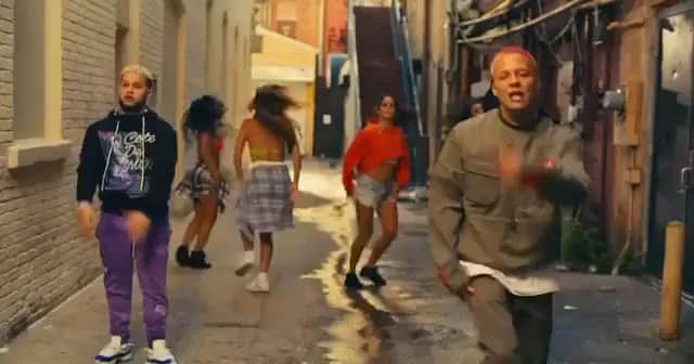 ヤンデルのインスタグラム：「@sour_beat @losharmonicos_ @squarehouze @fantakuka @yentertainmentmusic  #Repost @flowlamovie  En cualquier momento salimos con el video oficial de “LA NOTA” @niogarcia ➕ @casper_magico ➕ @yandel 🌍 #FlowLaMovie」
