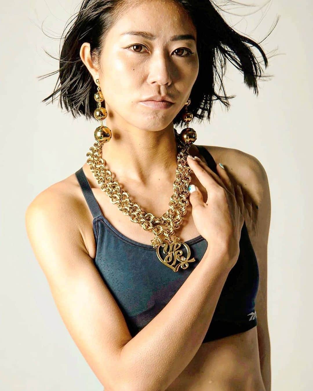Erika Yamaguchiさんのインスタグラム写真 - (Erika YamaguchiInstagram)「せっかく鍛えた身体を綺麗に飾りを身につけてあげることも大切。  鍛えただけになっていませんか？  FITNESS×JEWELRY #yumikatsura Photo @fukumitadaishi Accessory designer @ayako_fujiwara」10月8日 13時46分 - erika__yamaguchi