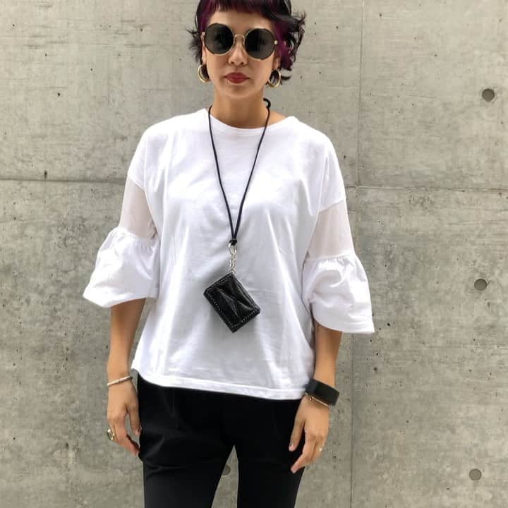 のインスタグラム：「新作入荷‼️今月お財布を変えるのに良い日は10/18の開運日一粒万倍日ですって💛物事を始めるのに良い日とされています お財布を新しくすることにも良い日らしいので この機会に新調してみてはいかがでしょうか！ KMRiiのお財布4型がymdo.tokyoオンラインストアにて発売開始となりますのでぜひご覧くださいませ♪   【森本容子セレクト オンラインストア】http://ymdo.tokyo ※新作お知らせから発売開始時間までも【在庫切れ】と表示されておりますので注意ください。  ※商品のお問い合わせ、質問はオンラインストアへお願い致します。  @kariangofficial @ymdoshop @bankertokyo @yocomorimoto #bankertokyo #ymdoshop #kariang #tokyo #denim #japanmade #カリアング#レディスウェア#今日のコーデ#カットソー#コーディネート#森本容子#キッズウエア #マタニティウエア #マタニティ#マタニティコーデ #がんばれ高齢出産 #fashion #yocomorimoto  #1歳 #40代　#kmrii @kmrii_online @kmrii_official」