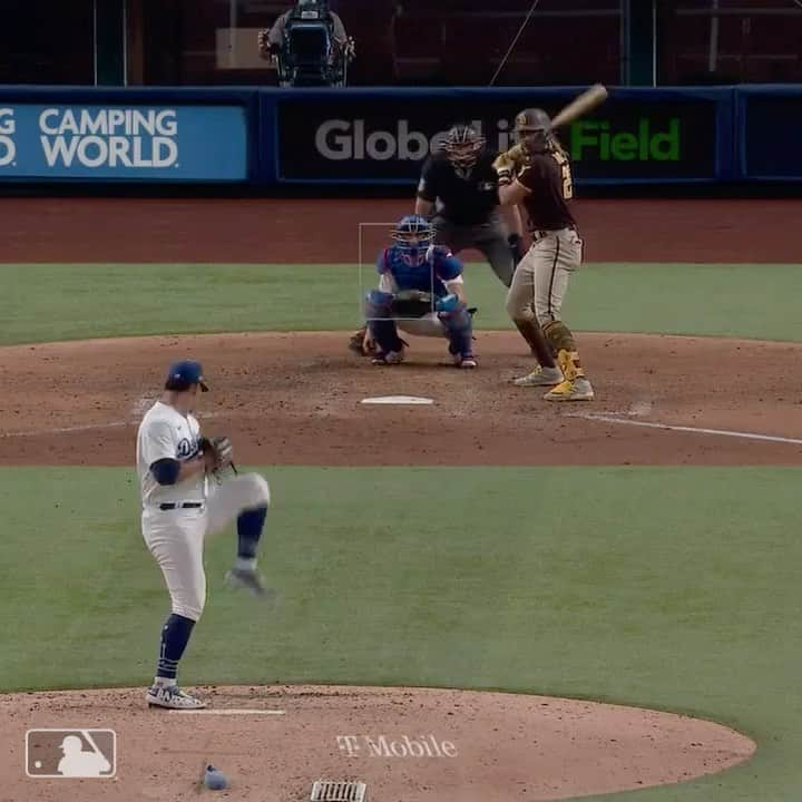 エンリケ・J・ヘルナンデスのインスタグラム：「Best play in Dodgers history?! 🤯 #9more #BazookaWithTheGloveFlip」