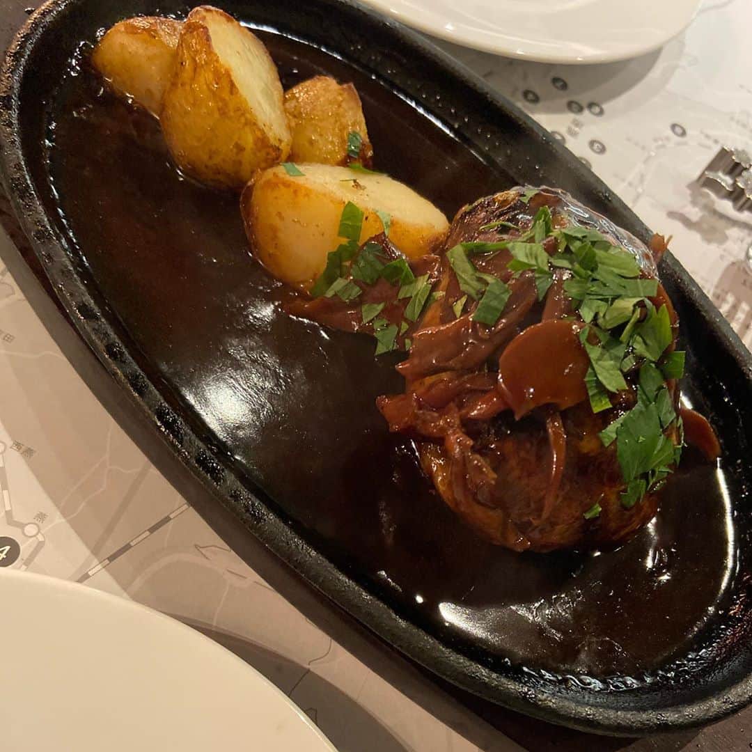 あろえグルメさんのインスタグラム写真 - (あろえグルメInstagram)「🐬燕三条イタリアンBit🌱 食べログ3.53 銀座 ． おいしかったぁぁぁぁ😍💖 パスタ最高だった😍あとここ店長さんが、めっちゃいい人だった🥺 あ、ちなみにこのお店の名前の漢字なんて読むんだっけwコピペした！笑 おいしいしほどよくアットホームな感じですきだった〜🍚🍚😻 ．  #イタリアン#東京グルメ#ディナー#東京観光#カフェ#洋食#instagood#fff#lfl#インスタ映え #表参道カフェ#渋谷グルメ#東京グルメ#カフェ巡り#焼肉#恵比寿グルメ#代官山グルメ #グルメ#グルメスタグラム#三軒茶屋カフェ#吉祥寺カフェ#六本木#西麻布#六本木ディナー#コース料理#神泉#神泉グルメ#銀座グルメ#食べログ #表参道グルメ#グルメ好きな人と繋がりたい」10月8日 14時03分 - oishiisukisuki