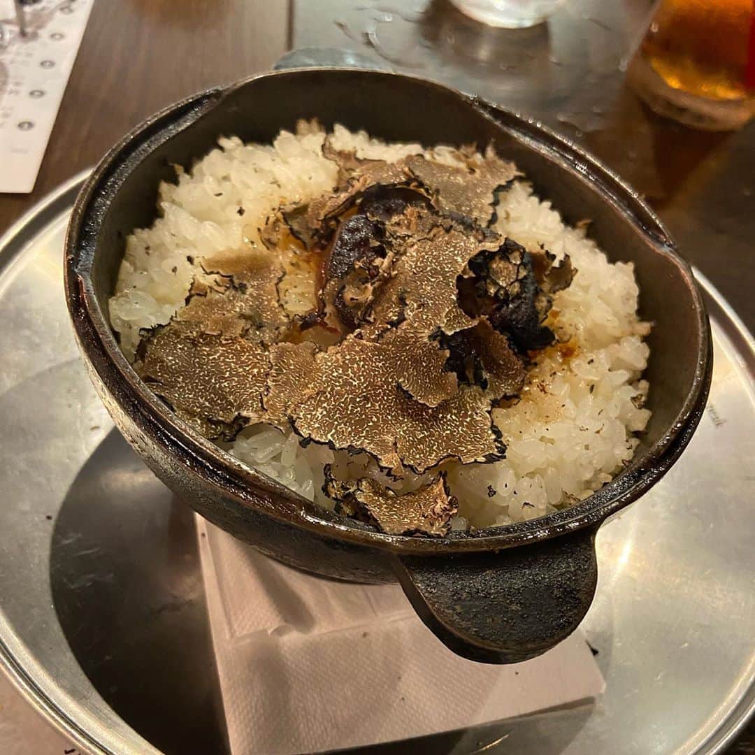 あろえグルメさんのインスタグラム写真 - (あろえグルメInstagram)「🐬燕三条イタリアンBit🌱 食べログ3.53 銀座 ． おいしかったぁぁぁぁ😍💖 パスタ最高だった😍あとここ店長さんが、めっちゃいい人だった🥺 あ、ちなみにこのお店の名前の漢字なんて読むんだっけwコピペした！笑 おいしいしほどよくアットホームな感じですきだった〜🍚🍚😻 ．  #イタリアン#東京グルメ#ディナー#東京観光#カフェ#洋食#instagood#fff#lfl#インスタ映え #表参道カフェ#渋谷グルメ#東京グルメ#カフェ巡り#焼肉#恵比寿グルメ#代官山グルメ #グルメ#グルメスタグラム#三軒茶屋カフェ#吉祥寺カフェ#六本木#西麻布#六本木ディナー#コース料理#神泉#神泉グルメ#銀座グルメ#食べログ #表参道グルメ#グルメ好きな人と繋がりたい」10月8日 14時03分 - oishiisukisuki