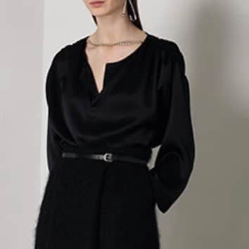 のインスタグラム：「#jeanpaulknott #brussels #belgiumdesign #blacksilkblouse #leatherbelt #mohairskirt #mireilleroobaertphotography #fallwinter20202021」