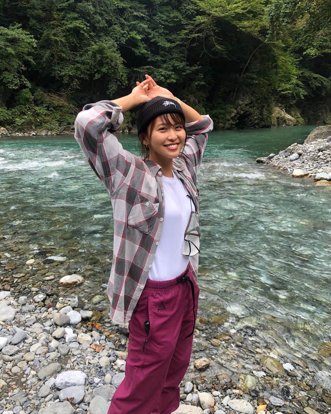 のインスタグラム：「@go_girrrl でハイキングしてきた🏔奥多摩はじめて行ったけど綺麗〜！！BBQもできるし、ハイキングの強度も電車で行けるのもどれもちょうど良い◎  最初は一人で参加してくれたみんながそれぞれ仲良くなってて嬉しい🍃小さな範囲でも、ひとりひとりが輝ける機会をつくりたくて運営してます。みんなでフルマラソン走れたらいいな〜、来月はプロギング(ごみ拾い)ラン🏃‍♀️」