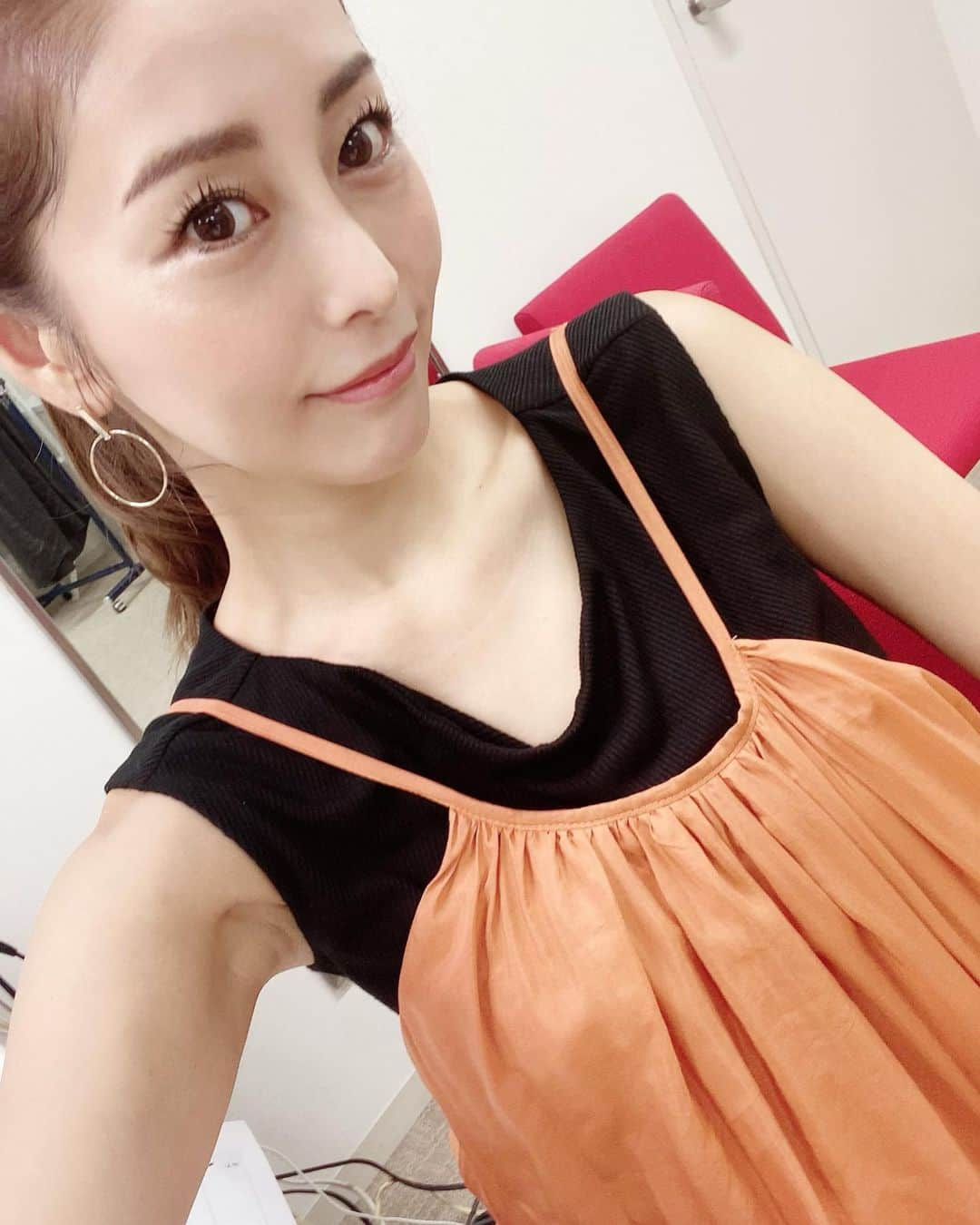 熊切あさ美さんのインスタグラム写真 - (熊切あさ美Instagram)「15時40分からよじごじdays観てね☺️ 今日の衣装は @_estella.k_  夜は0時12分から #じっくり聞いタロウ  #テレビ東京 #熊切あさ美」10月8日 14時35分 - asami_kumakiri