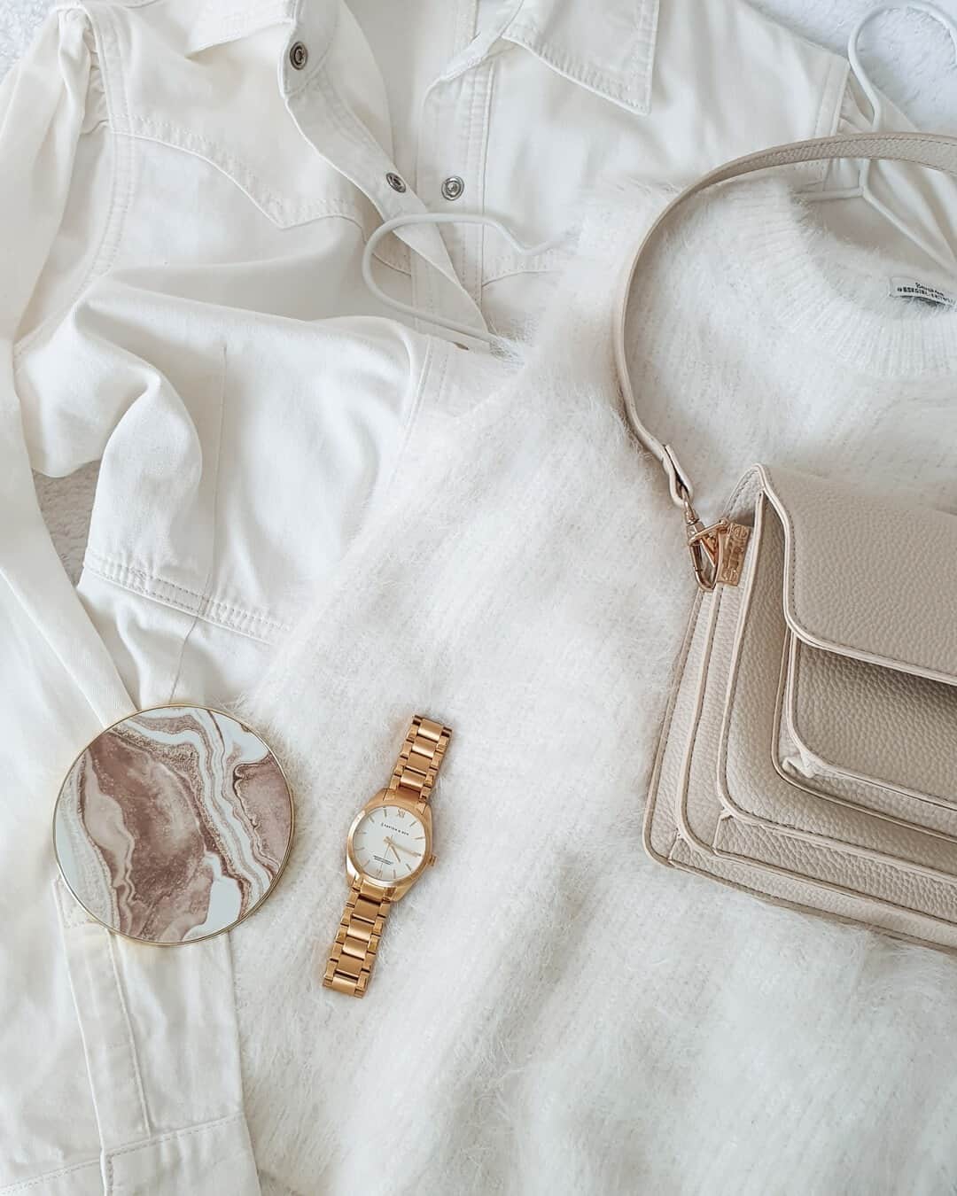 Kapten & Sonさんのインスタグラム写真 - (Kapten & SonInstagram)「'Get up, dress up and never give up.' 💫  Starting the day right and getting dressed with our beautiful watch Crush Gold “Steel“. 😍 @beautyn0te #bekapten #kaptenandson ⁠ .⁠ .⁠ .⁠ #watch #mornings #startingthedayright #fashion #fashionlover #style #inspiration #shopthelook #ootd #explore #details #golden」10月8日 14時30分 - kaptenandson