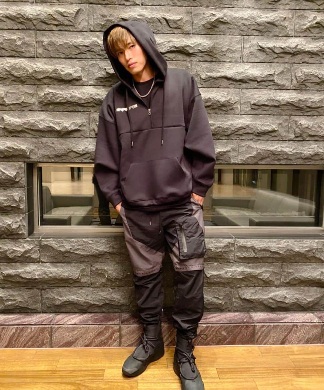 Select Shop MIRROR9さんのインスタグラム写真 - (Select Shop MIRROR9Instagram)「Neoplane hoodie/3color(10/8 20:00〜)  Men's Two tone nylon pants/2color(販売中)  model / @makko1989(185cm L着用、3枚目写真XL着用) #MIRROR9#ミラーナイン　@mirror9mens_official」10月8日 14時55分 - mirror9official