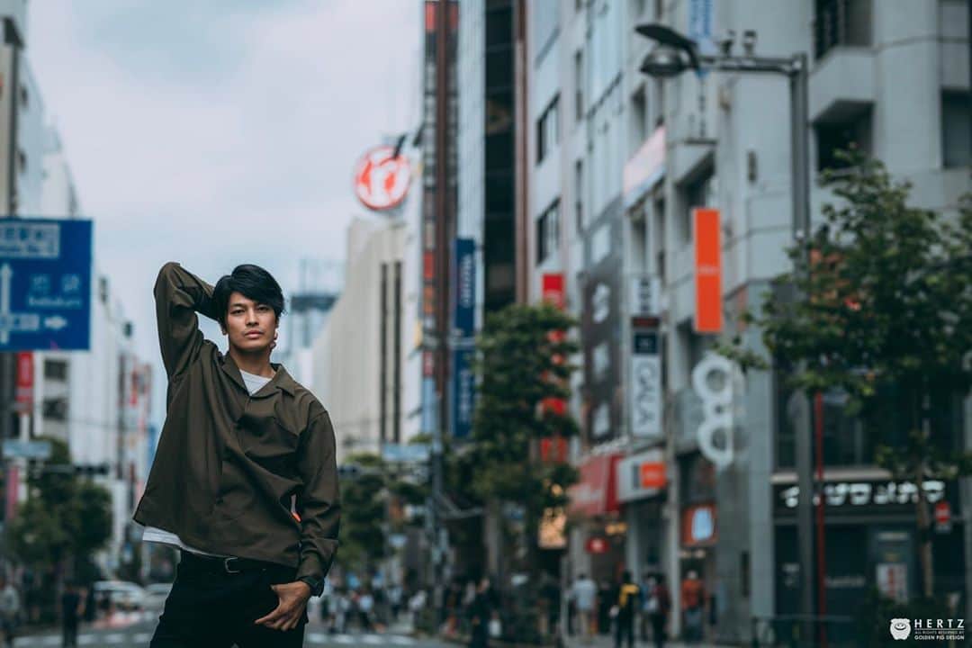 のインスタグラム：「26歳になって初めての作品。 いい歳の取り方をしたいですね。 📸 @zaq_de_la_rocha   #写真#撮影#ファインダー越しの私の世界#被写体#カメラマン#作品撮り  #ポートレート#モデル#俳優#新宿#伊勢丹 #model#actor#portrait#photo#camera#tokyo#japan」
