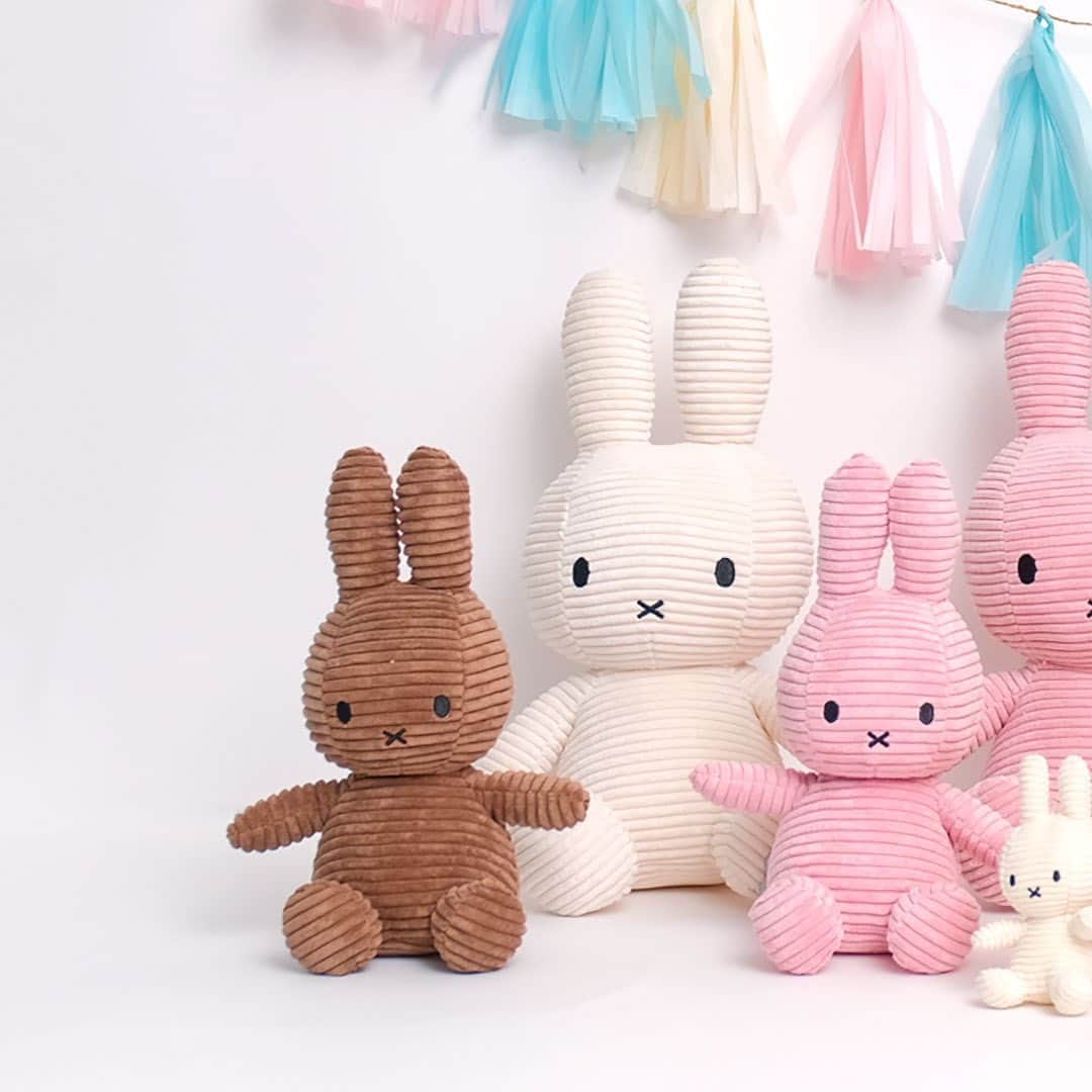 ワンズテラスさんのインスタグラム写真 - (ワンズテラスInstagram)「今年はミッフィー誕生65周年！ オランダBON TON TOYSのぬいぐるみは、大人も欲しくなるかわいさ♪  詳しくはプロフィールのリンクよりブランドサイトのショップニュースをご覧ください @onesterrace ＊一部完売している店舗もございます。ご了承ください。  #miffy #ミッフィー #ブルーナ #dickbruna #ミッフィー大好き #ミッフィーアイテム #ミッフィー雑貨 #ミッフィーグッズ #miffylover #ミッフィーちゃん #nijntje #ナインチェ #bontontoys #サステイナブル #ウサギ #米菲兔 #미피 #ギフト #雑貨 #onesterrace #ワンズテラス」10月8日 15時14分 - onesterrace