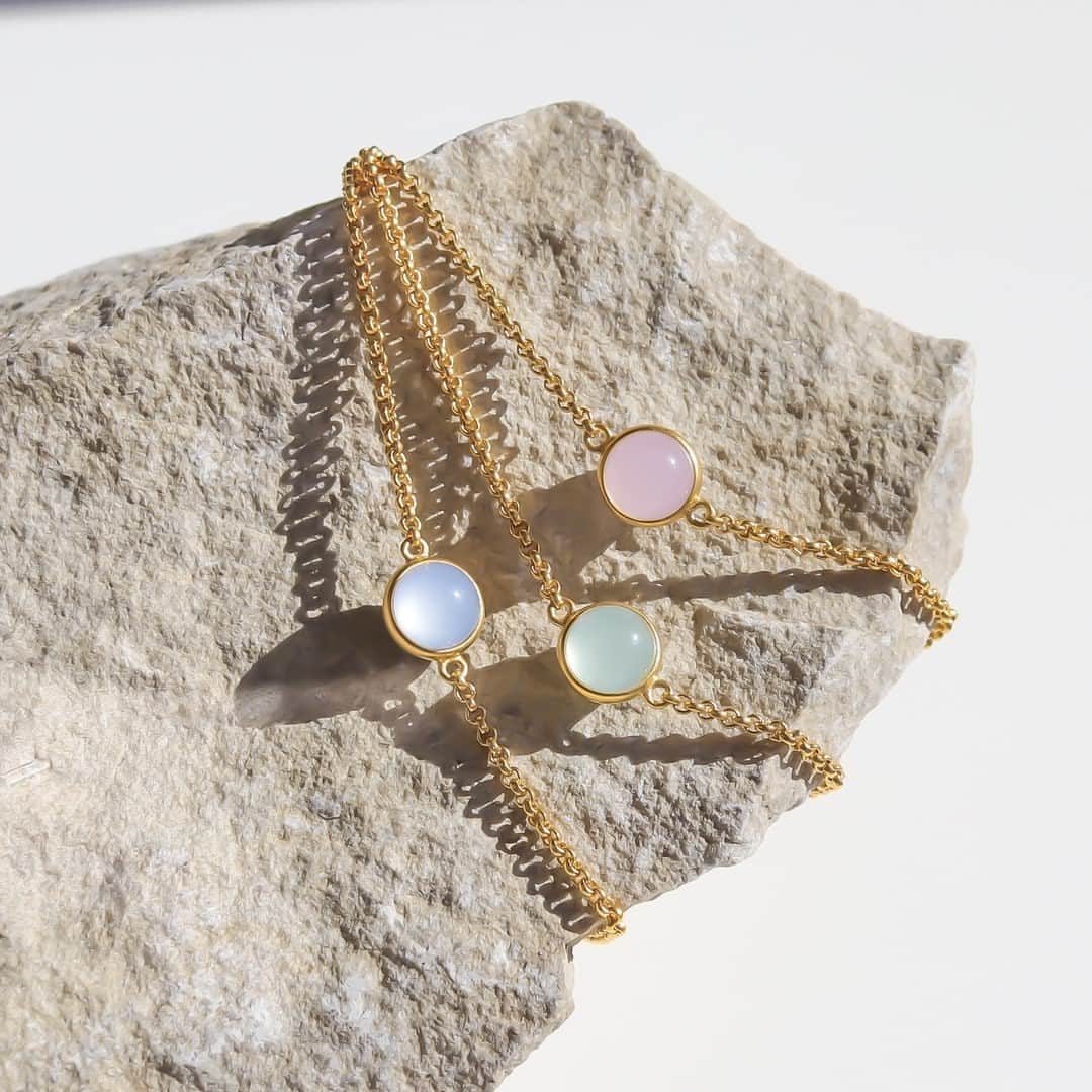 ジュリーサンドラゥさんのインスタグラム写真 - (ジュリーサンドラゥInstagram)「Which color is your favorite? 👼🏼⠀⠀⠀⠀⠀⠀⠀⠀⠀ ⠀⠀⠀⠀⠀⠀⠀⠀⠀ ⠀⠀⠀⠀⠀⠀⠀⠀⠀ #juliesandlau #juliesandlaujewelry #jewelry #bracelet #colors #statement #pieces #gold #styling」10月8日 15時30分 - juliesandlau