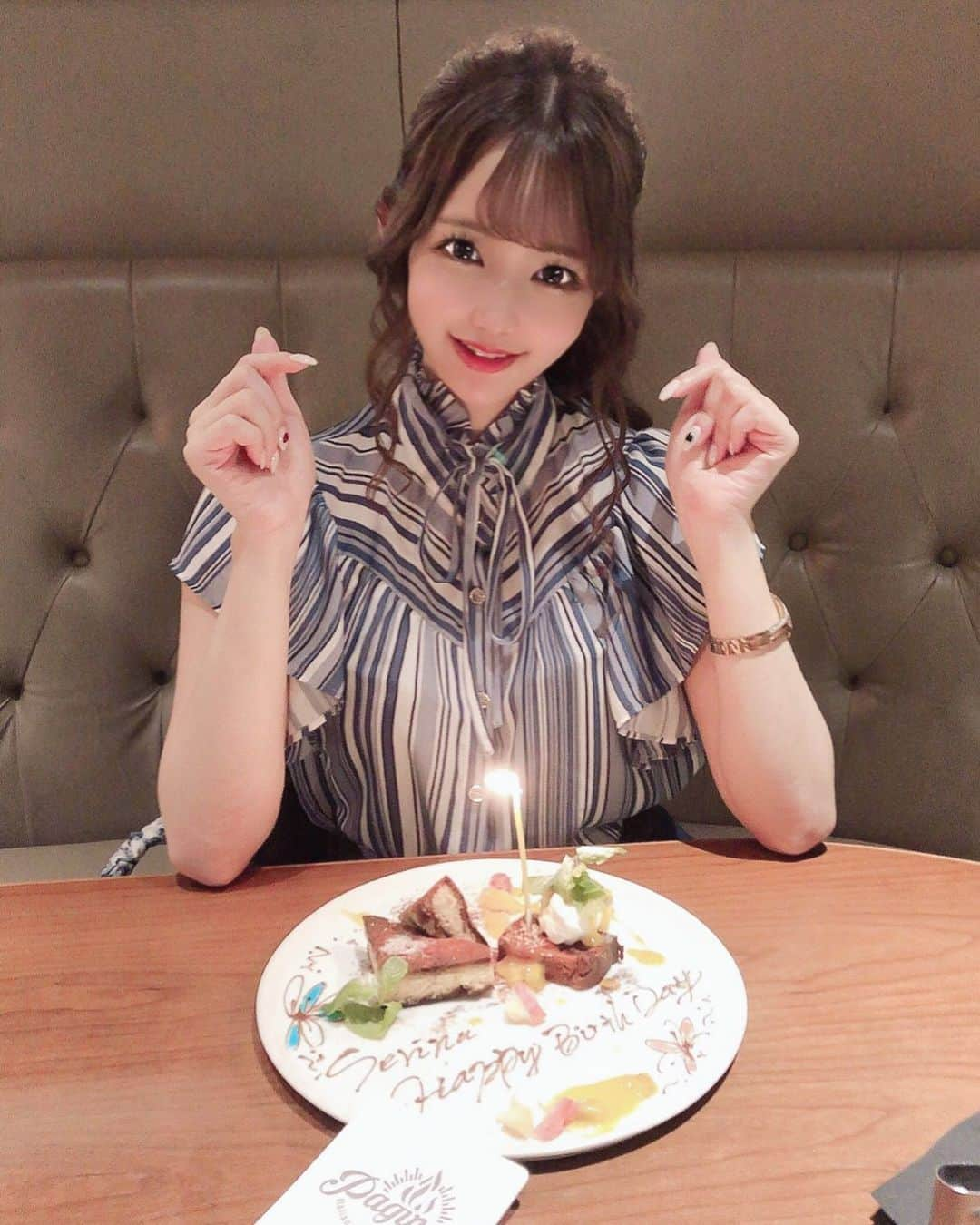 桜木せりなさんのインスタグラム写真 - (桜木せりなInstagram)「リア誕たくさんの人に直接やLINEでお祝いしてもらって幸せでしたありがとうございます😢❥ . . . 本番のバースデーイベントは10/29なのでよろしくお願いします👼🏻💗 . . . #誕生日 #バースデー #バースデーイベント #ヘアアレンジ #インスタ映え #名古屋 #錦 #錦3 #salondegold #キャバクラ  #キャバ嬢 #クラブ #ラウンジ #自撮り #シャンパン #歌舞伎町 #六本木 #銀座 #北新地  #ミナミ #中洲 #すすきの #followforfollowback #いいね #followｍe #following #かわいい #instalike #instagood #instalike #ナイツネット」10月8日 15時53分 - serina__gold