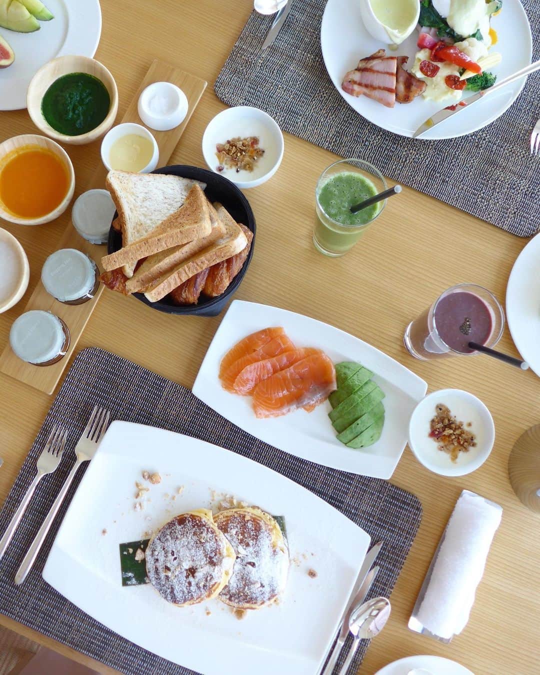 田中麻衣さんのインスタグラム写真 - (田中麻衣Instagram)「アマン東京の朝食では、息子の離乳食も🥕🥬🥣 お部屋でゆっくりいただきました。 #アマン東京」10月8日 15時47分 - maitanaka1217