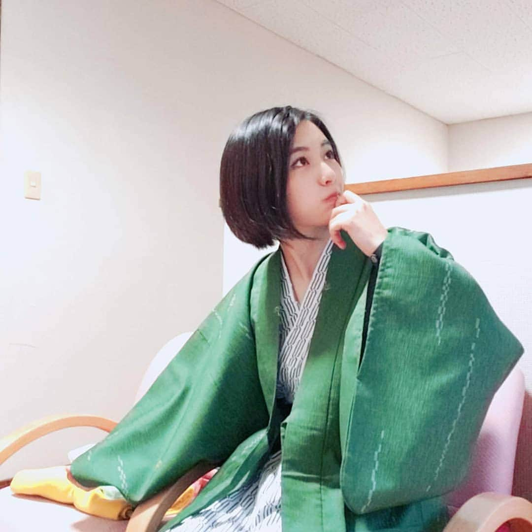 高山侑子さんのインスタグラム写真 - (高山侑子Instagram)「. 2019年の今頃は、慰霊登山で新潟に行ってましたね♨ この時も台風が近付いてて騒いでた🤔笑 今年も気をつけよう！  #侑子memories #2019年 #新潟 #温泉 #これどんな顔なの #そしてそろそろ髪切りたい」10月8日 16時13分 - takayamayuko_stardust