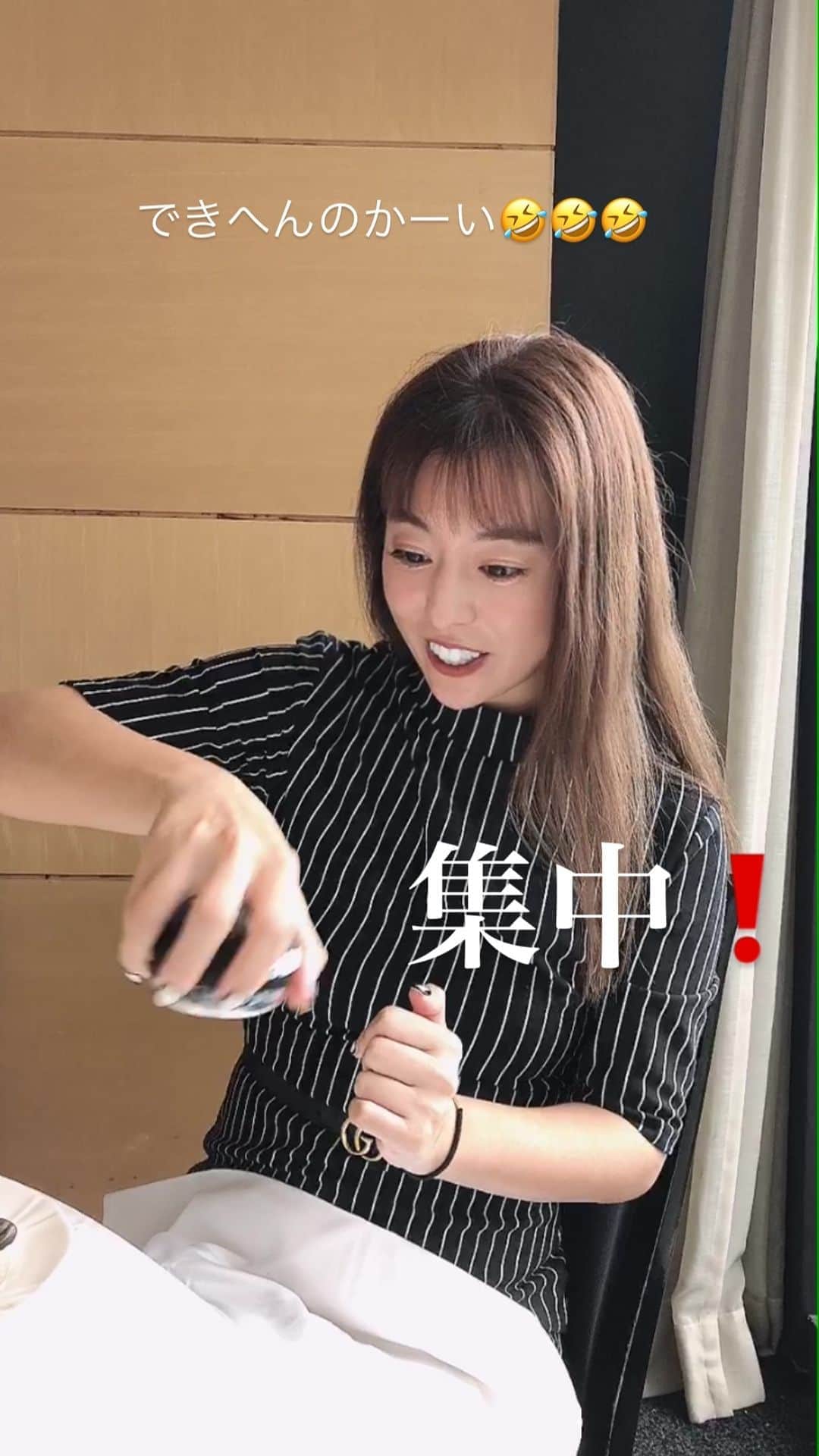 橋本真依のインスタグラム：「スナップボールで 手首と握力強化❣️  の、前にまずボールが回せない😂  集中‼️真剣‼️😂😂  #スナップボール」