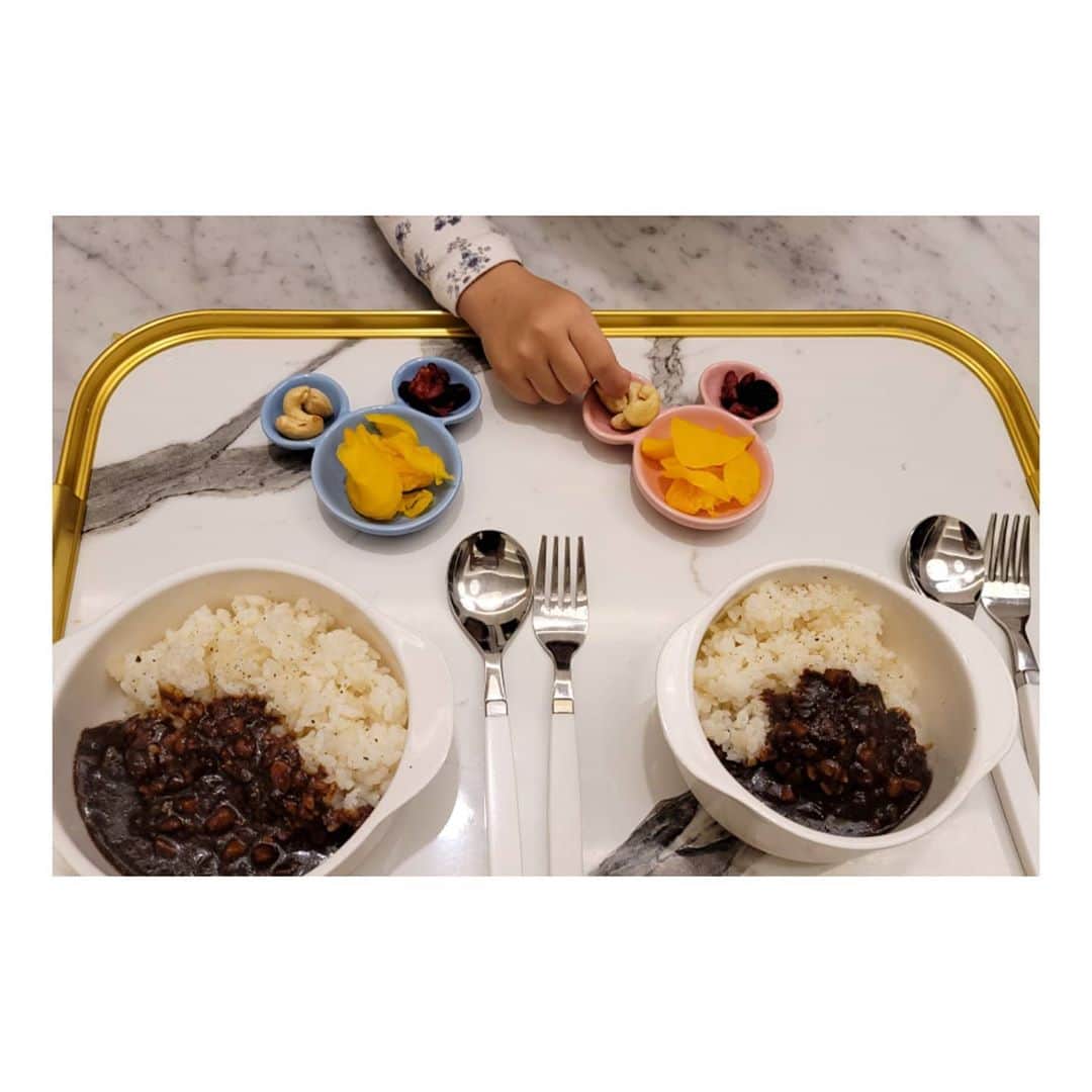 ソ・ユジンさんのインスタグラム写真 - (ソ・ユジンInstagram)「백짜장소스에 양파즙하나~ 춘장한스푼~  너무잘먹어주는 간식~ ^.^ ♡ #paikso_kitchen」10月8日 16時31分 - yujin_so