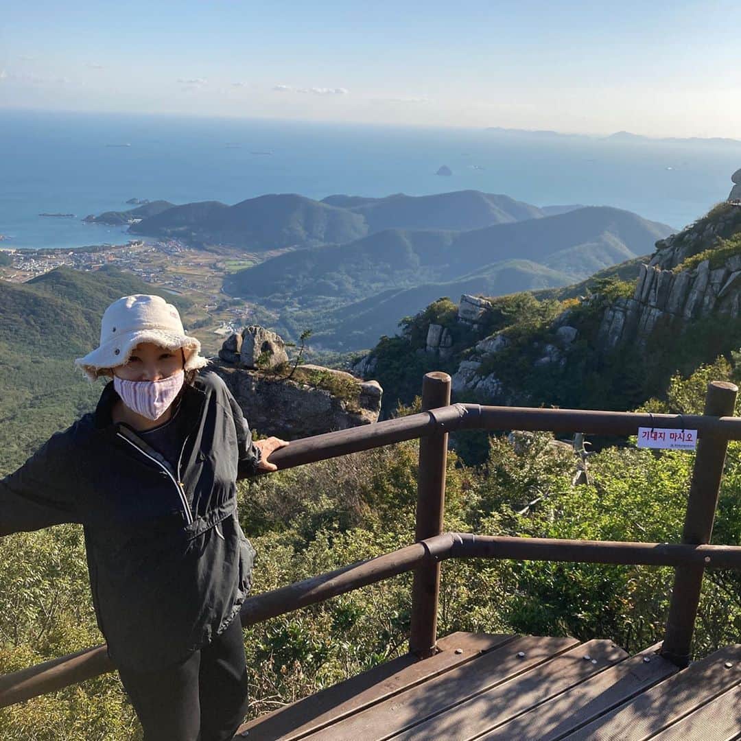 パク・ジヨンのインスタグラム：「찬란하다 남해🏃🏿‍♀️」