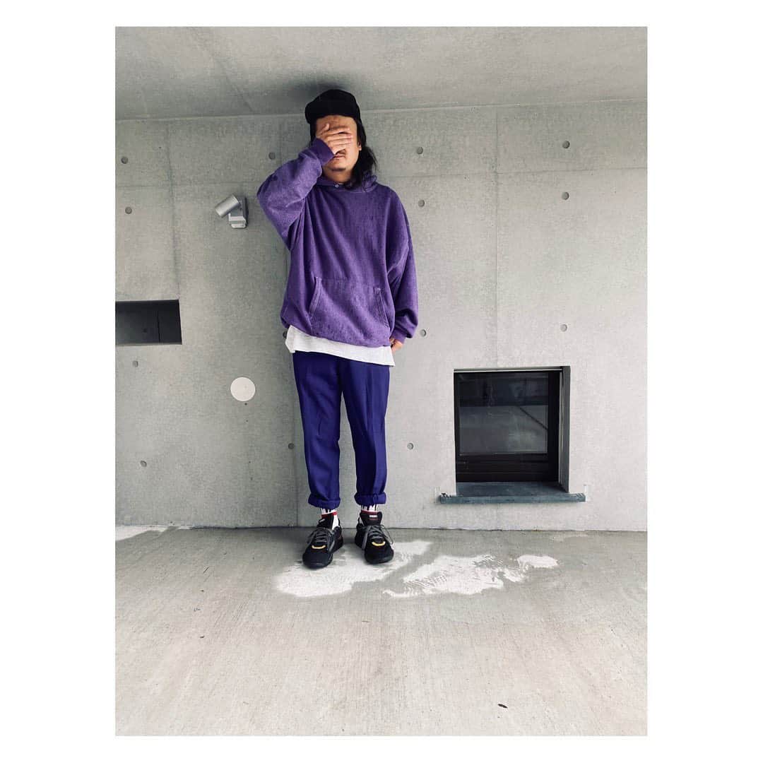 柏木作夢さんのインスタグラム写真 - (柏木作夢Instagram)「What a purple day!! 全身パープルになっちまった 二日酔いの朝 🍇🍷🟣🟪 @harajukuchicago_official  @paulsmithdesign  @alexanderwangny  ・・・・・・・ #longhairoldschool #ootd #me #coordinate #selfie #mensfashion #fashion #style #outfit #purple #color #casual #kicks #sneakers」10月8日 16時32分 - samukashiwagi