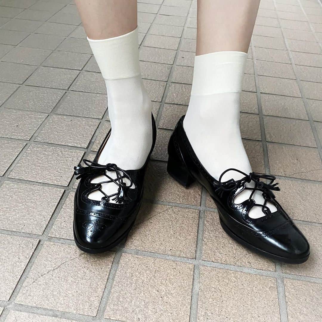 街子さんのインスタグラム写真 - (街子Instagram)「新しいお靴にるんるんです。 お気に入りの真っ赤な傘も忘れずに。」10月8日 16時47分 - machiko801