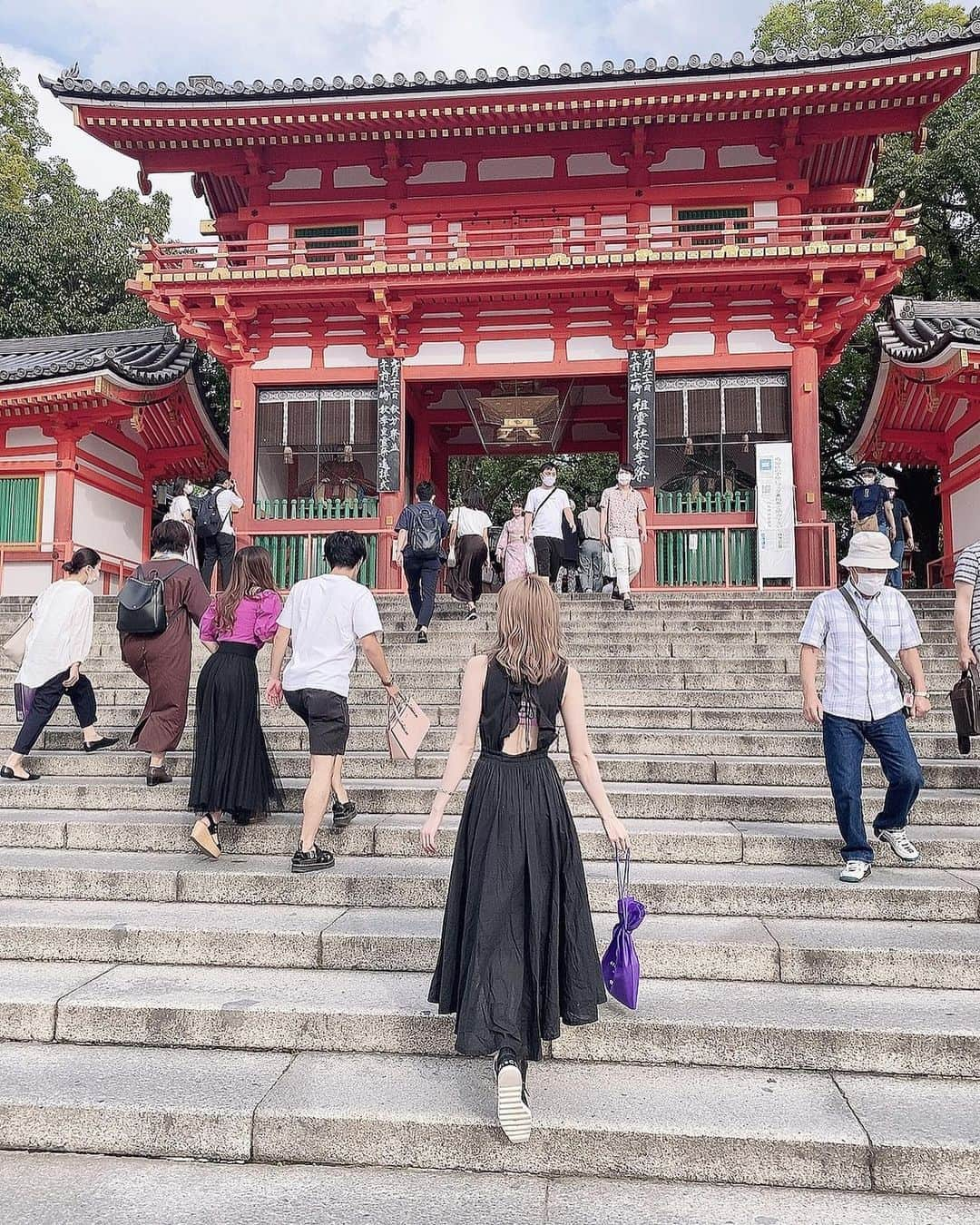 新部宏美さんのインスタグラム写真 - (新部宏美Instagram)「祇園ぶらり⛩🍃 * 京都ではわたしの趣味の一つの#御朱印巡り に付き合ってもらいました🥰💮 安井金比羅宮に行って悪縁を切り良縁をむすんだよ💗縁切り神社と言われてるところに初めて行ったんだけど、、なんかすごかった😨 * 本当は玉の輿神社にも行きたかったんだけど、時間がなくて行けず😂八坂神社をお参りして清水寺の方へお散歩しながらむかいました💚すごく暑かったので抹茶ドリンクがしみたー🥤🍃💓 * * * #京都#京都カフェ#京都御朱印巡り#御朱印巡り#京都食べ歩き#祇園四条 #八坂神社#安井金比羅宮#抹茶#抹茶スイーツ#パワースポット」10月8日 16時45分 - piromin_1202