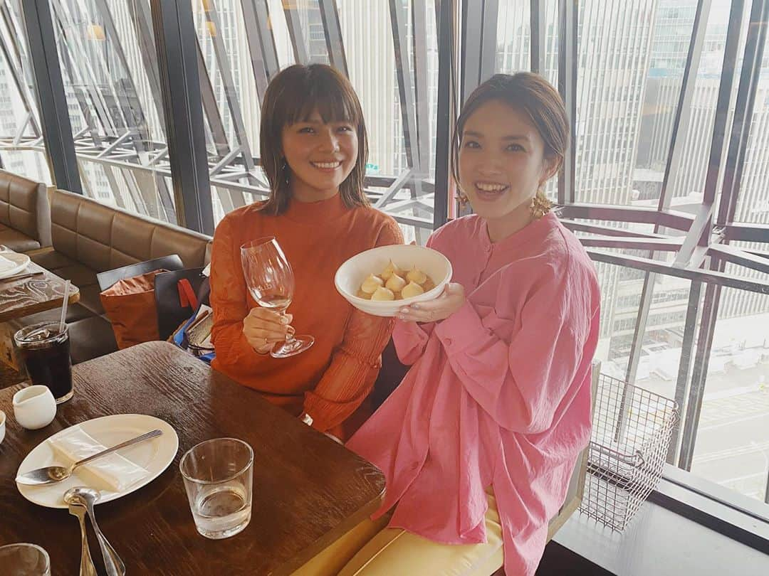 クロさんのインスタグラム写真 - (クロInstagram)「グルメなこのちゃんに美味しいお店を教えてもらうの会🤤🍴﻿ ﻿ この雰囲気で、これだけ出てきて、これもついてきてこのお値段は﻿ ﻿ 「お値段以上」と言えるでしょう👏🏽👏🏽👏🏽﻿ ﻿ 夜はバーの利用もできたり﻿ とっても雰囲気も良いらしい🥂✨✨﻿  詳しくはブログに書きました✍🏽 ﻿ #グルメなこのちゃんに美味しいお店を教えてもらうの会 #銀座ランチ #クロリサ的ランチ #コスパよし #コースランチ ﻿#デザート出てきてこのちゃんに写真撮ってもらおうとしたらお店の方が「撮りましょうか？」と声かけてくれた！嬉しかった」10月8日 16時58分 - kuro_risa