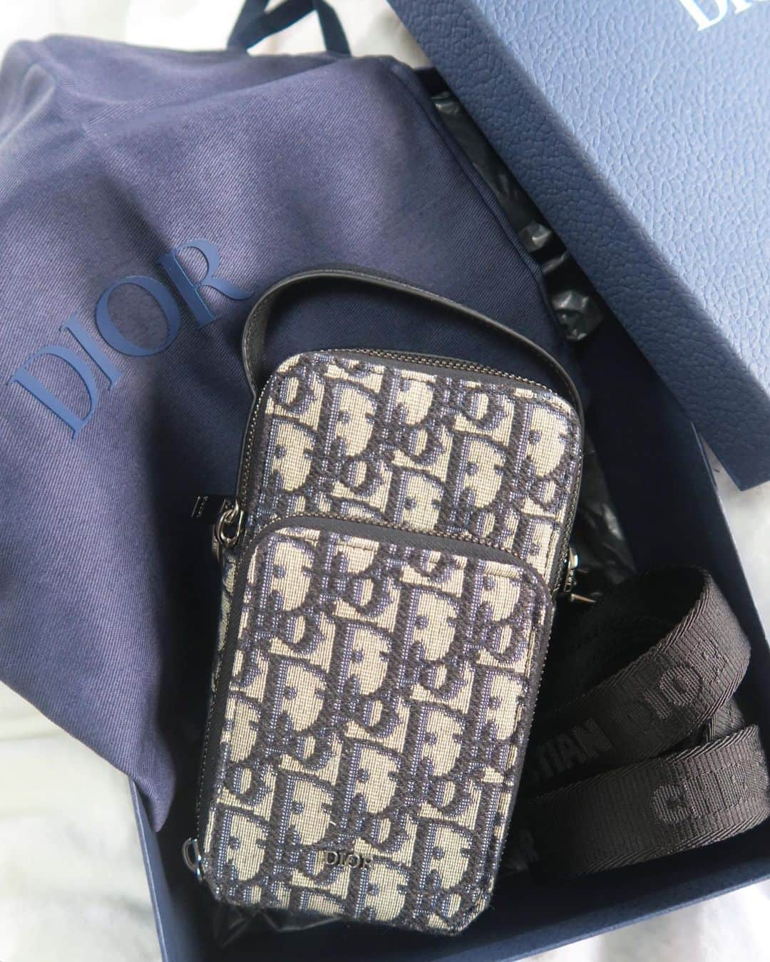 Mai Wakimizuのインスタグラム：「先日saorinとのお買い物中に見つけたdiorちゃん♡hommeもcheckして良かった♡これからはママbagとこの子の2個持ちになりそう＼(^o^)／ #christiandior#dior#diorhomme」