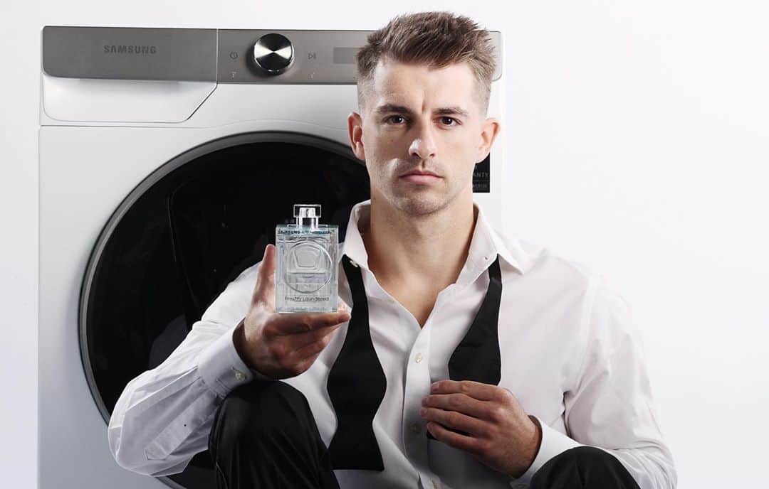 マックス・ウィットロックさんのインスタグラム写真 - (マックス・ウィットロックInstagram)「AD| Practising my smoulder for new @samsunguk fragrance campaign 😂 'Freshly Laundered' is a bespoke scent that captures the essence of fresh laundry, created to launch the new Samsung ecobubble™ range, a smart no nonsense, eco-friendly washing machine. #Samsung #FreshlyLaundered #ecobubble #ad」10月8日 17時00分 - maxwhitlock