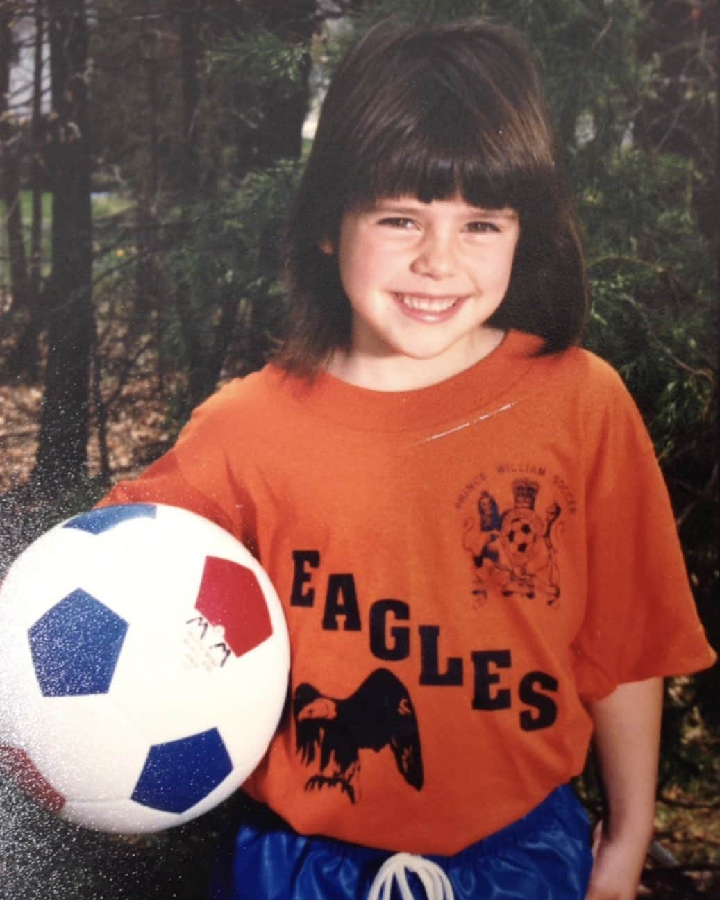 アリ・クリーガーさんのインスタグラム写真 - (アリ・クリーガーInstagram)「I loved having a recreation center to go to and play on my sports teams as a kid. I would play soccer or have dance class every week and I always knew it was a place for me to enjoy and have fun without thinking of any other worry in the world. #Degreepartner Which is why I’m so proud to partner with @Degree, because I know how important having access to these safe spaces are for youth. Due to COVID, rec centers and sports programming have faced closures. @Degree has responded to help more than 100,000 kids in underserved communities nationwide to #KeepMoving, by supporting 10 local nonprofit organizations with monetary grants, so they can continue to provide sport programming and  mentorship to improve the health, education and employment outcomes for their kids. Movement energizes me and keeps me mentally, emotionally and physically fit so that I can not only give myself 100% every day but also give positive energy to my family, teammates and friends. I know how important it is we all have access to opportunities to #KeepMoving.」10月9日 2時25分 - alikrieger