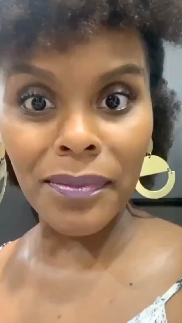 のインスタグラム：「Although @iamtabithabrown is too young to be my mom.. still I am calling her mama because she #love #talk #sing like the best #mama does.. 😍 I feel like a #baby 👼🏻 now a #happy baby girl 💃🏻💃🏻 #motivationalvideos are everything to my soul !!」