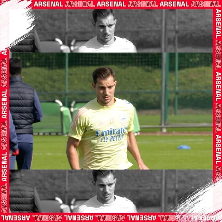 セドリック・ソアレスのインスタグラム：「Great training session with the lads 💪🔴⚽ #Arsenal #COYG #Training #TeamWork #Work #ThursdayVibes」