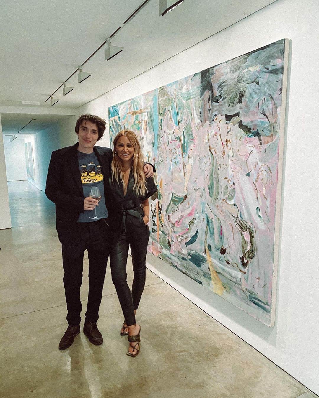 ルー・ティーズデールのインスタグラム：「The bro-in-law Tomo Campbell @ The Cob Gallery from tomorrow 🎈(jumpsuit @h.ours @revolve )」