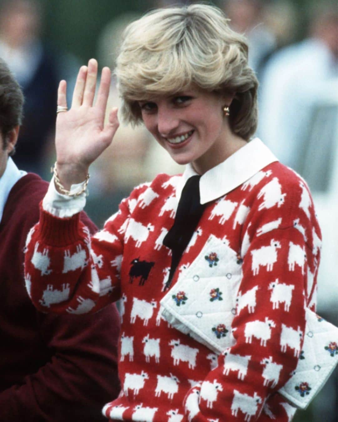 Harper's BAZAARさんのインスタグラム写真 - (Harper's BAZAARInstagram)「Nearly 23 years after her death, the influence of #PrincessDiana’s style is more prevalent than ever. @RowingBlazers is taking note of this particular resurgence and today, the label is releasing a collection that pays tribute to the Princess of Wales’s style. On offer will be wide-leg twill trousers, Sherpa fleeces in jockey patterns, biker shorts, double-breasted tweed blazers, and the brand’s signature rugby shirts. The real highlights of the collection, however, are the rereleases of two sweaters that are closely linked with Princess Di’s style in the ’80s: the “sheep sweater” by Warm & Wonderful, and the “I’m a Luxury” jumper by Gyles & George. Head to the link in our bio to shop these styles now before they sell out.」10月9日 2時46分 - harpersbazaarus