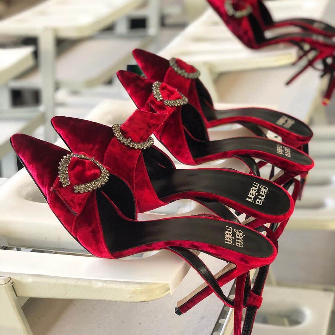 ジャンナメリアーニのインスタグラム：「The perfect shade for this autumn.. 👠 #GiannaMeliani #heels#FW20 #red# shoes#fashion#style#cool# italy#tb#tbt」