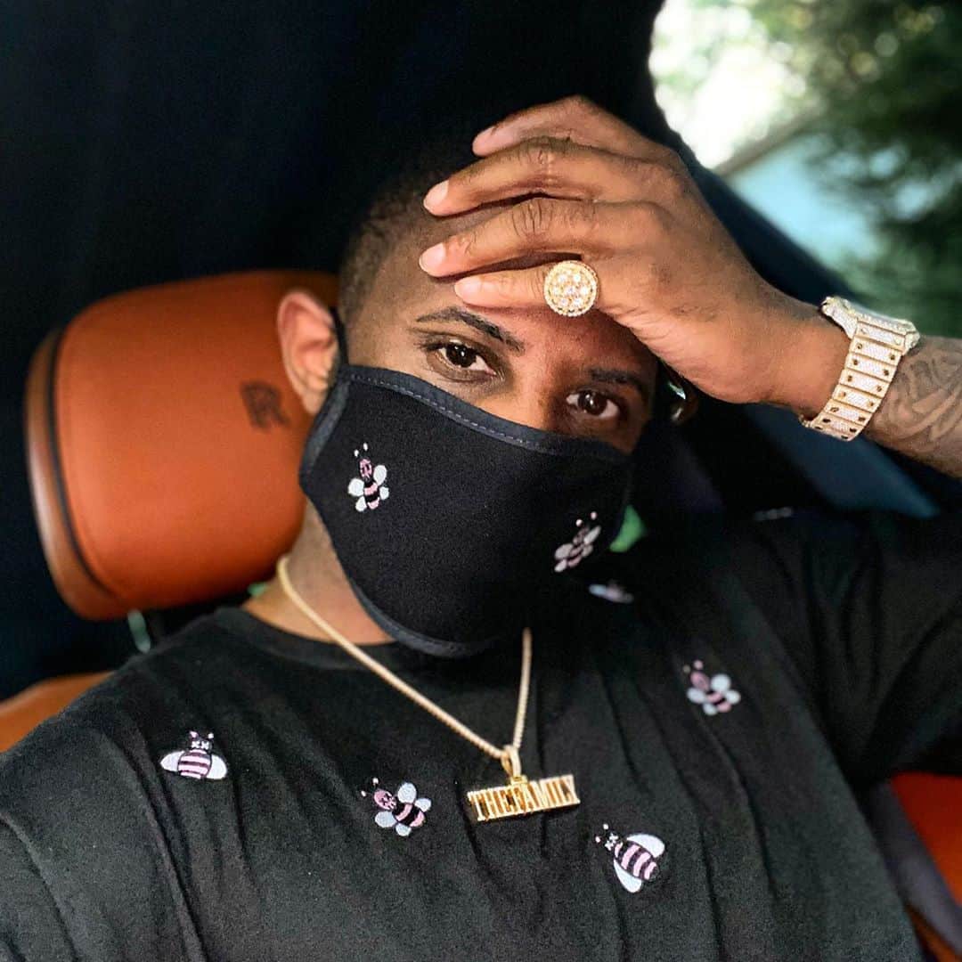 ファボラスのインスタグラム：「Mike Pence swag 🐝」