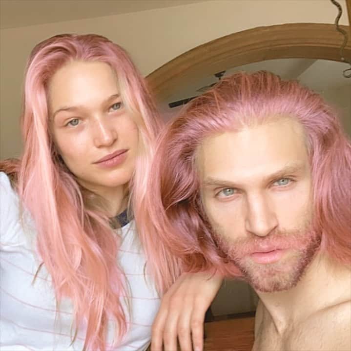 キーガン・アレンのインスタグラム：「Breast cancer awareness month.  My mom has been fighting it since 2011! My mom is my best friend. I will continue to support her and her entire medical team. We went a little overboard with the pink dye though!」
