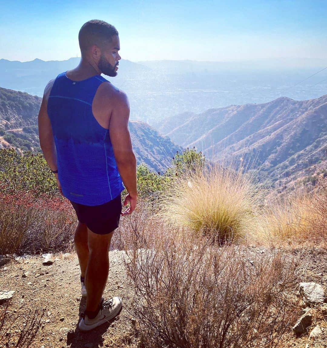 ディジョン・タルトンのインスタグラム：「Everything the light touches is our kingdom.」