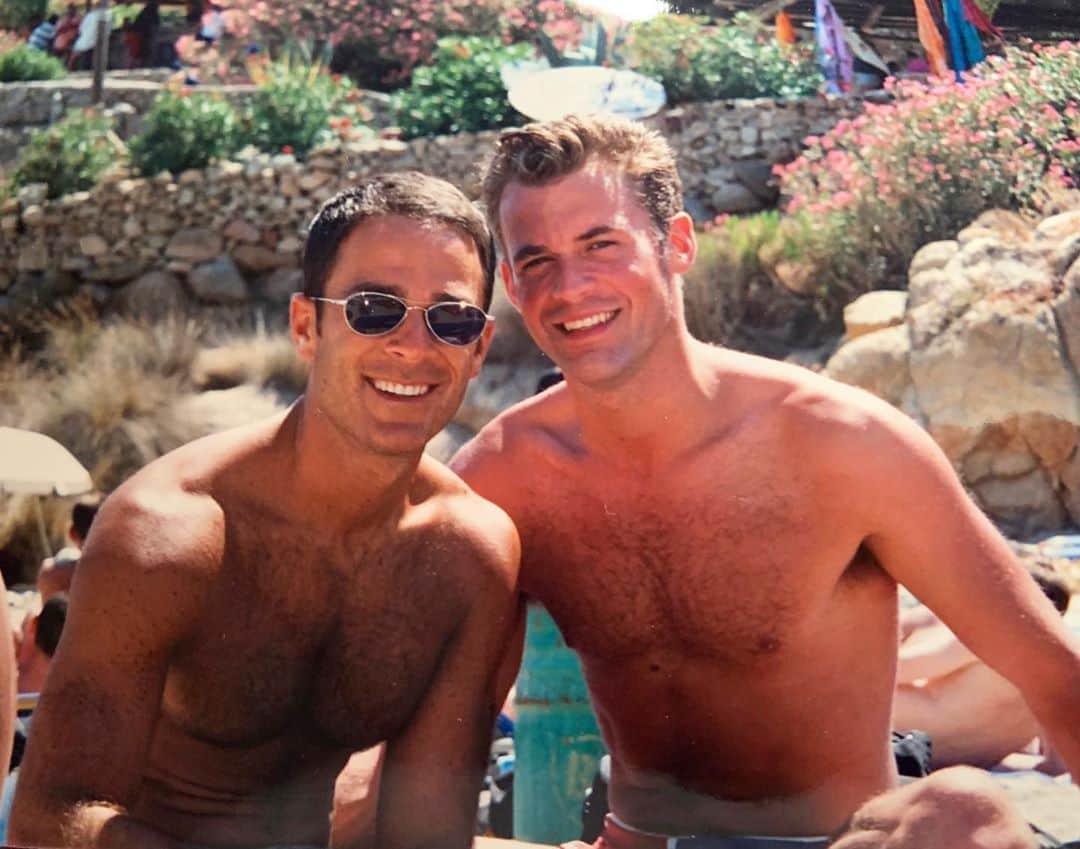 のインスタグラム：「When Gary met Sally 👬  #tbt #mykonos #2001」
