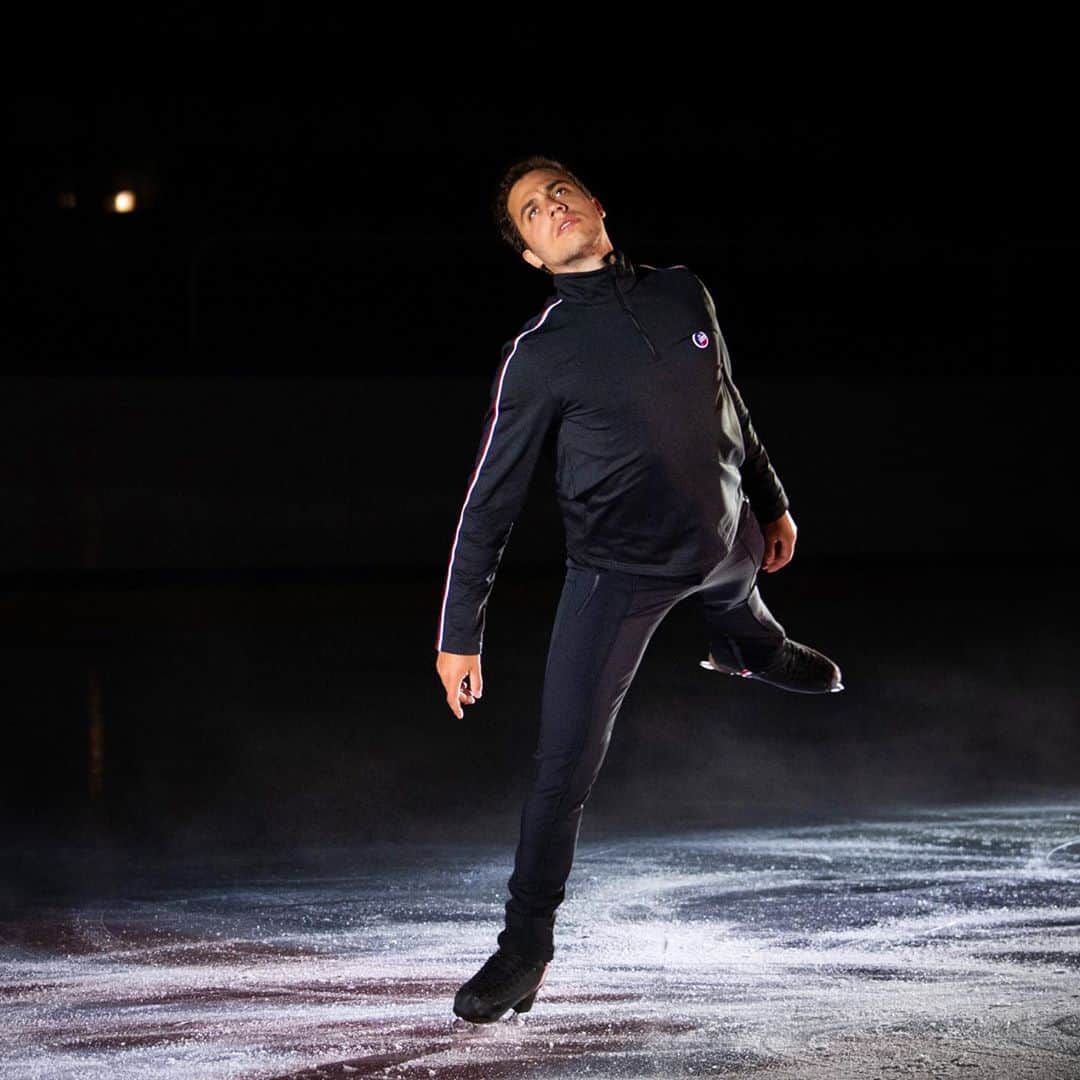 ルイ・トーロンのインスタグラム：「La marque @fusalp🇫🇷 représente pour moi les sports d’hiver et la classe à la française. Elle est séduisante dans son alliance de technicité et d’élégance. Ces valeurs sont l’ADN de mon sport, la danse sur glace : le mouvement, la grâce, la fluidité du geste, la passion. 📸: @obrajon」