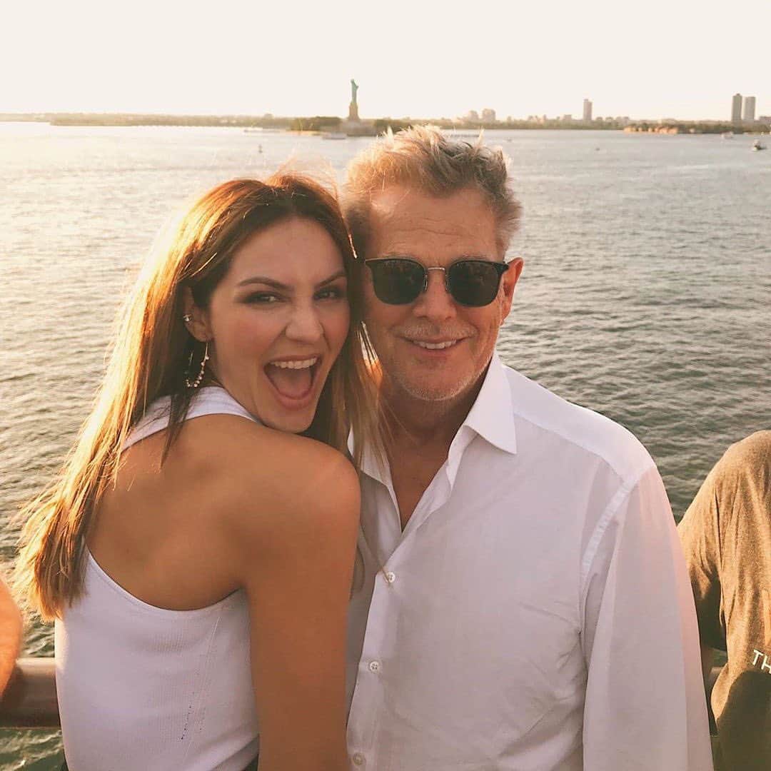 E! Onlineさんのインスタグラム写真 - (E! OnlineInstagram)「Katharine McPhee is pregnant! The #AmericanIdol alum is expecting her first child with her husband, David Foster. 💕 The details are at the link in our bio. (📷: Instagram)」10月9日 3時01分 - enews