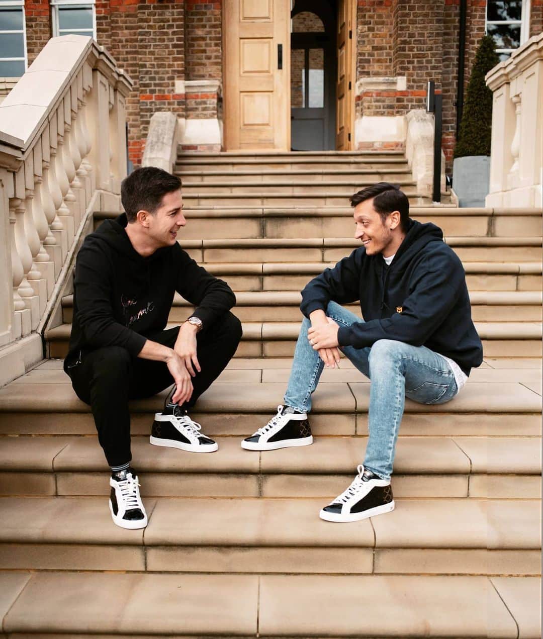 のインスタグラム：「'The Cage' is now available for preorder on the @hideandjack website 👟 It was designed to celebrate my childhood and personal story. Together with @albertofranceschi, all the profits will be donated to help children affected by the Covid-19 crisis in Italy in order to have access to digital education. 🇮🇹🙏🏼 #HideAndJackxM10 #M1Ö」