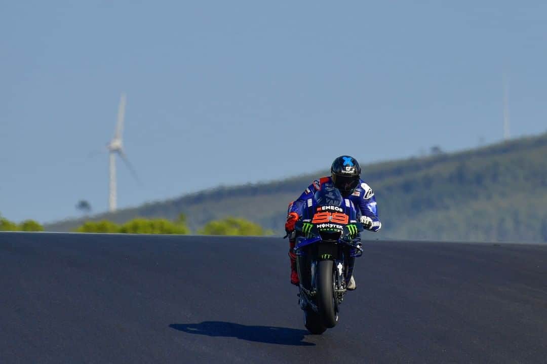 YamahaMotoGPさんのインスタグラム写真 - (YamahaMotoGPInstagram)「@jorgelorenzo99 in action on the second Portimão @motogp test day 😎  #MonsterYamaha  #MotoGP  #PortimaoTest」10月9日 3時05分 - yamahamotogp