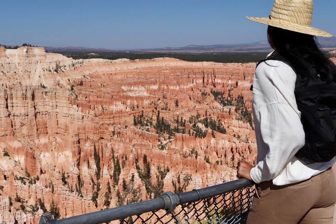 レイチェルロイさんのインスタグラム写真 - (レイチェルロイInstagram)「Did you know there is a Grand Canyon in Utah?!  Bryce Canyon National Park @brycecanyonnps_gov  Simply breathtaking 🤍  #rachelroy  #utahtravels  #brycecanyonnationalpark」10月9日 3時16分 - rachel_roy