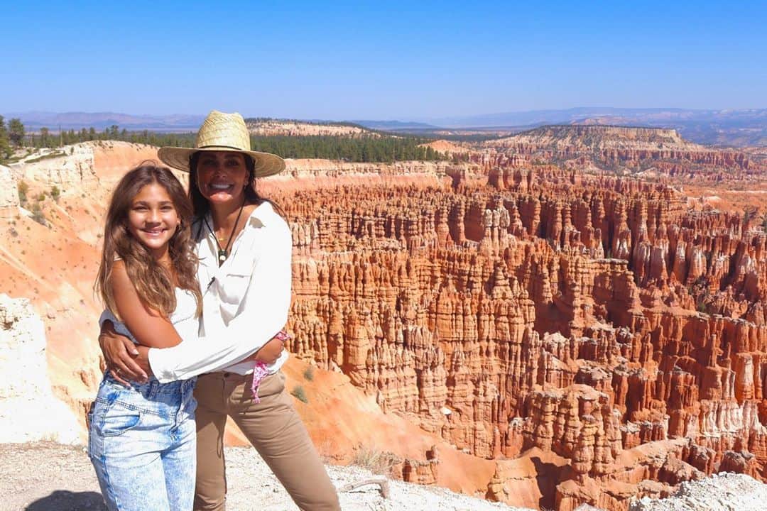 のインスタグラム：「Did you know there is a Grand Canyon in Utah?!  Bryce Canyon National Park @brycecanyonnps_gov  Simply breathtaking 🤍  #rachelroy  #utahtravels  #brycecanyonnationalpark」