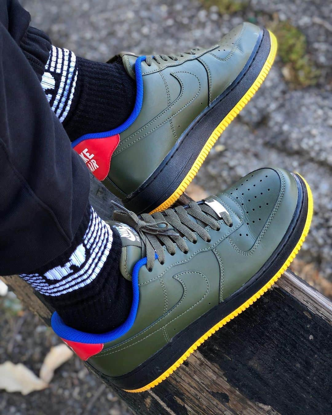 Mr. Tyさんのインスタグラム写真 - (Mr. TyInstagram)「#todayskicks 2018 Nike ID Air Force 1 “GI JOE”. Since WuTang is an army, the socks made sense today.  #ijustlikeshoes #af1 #airforce1 #airforceone #snkrskickcheck #af1gallery #teamaf1 #af1always #af1squad #forcegang #wutang #airforce1cartel #myids #af1id #ids #nikeid #MyNikeIDs #nikeidx #nikeidaxd #complexkicks #soletoday #wiwt #wdywt #ファッション #コーティネート #nikebyyou #socksandsneakers」10月9日 3時20分 - regularolty