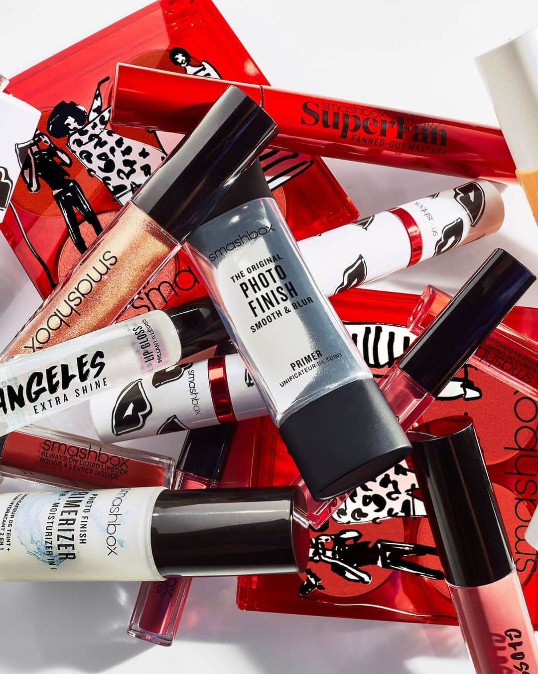 Smashboxのインスタグラム：「UPDATE: A winner has been selected.💥💥💥GIVEAWAY ALERT 💥💥💥 Win a FULL SET of our 2020 #smashboxholiday collab with @drawbertson.  Rules below:  ⠀⠀⠀⠀⠀⠀⠀⠀⠀ 💋Must be following us  💋Tag 3 friends and comment your FAV smashbox product 💋Share on your story for an extra entry ⠀⠀⠀⠀⠀⠀⠀⠀⠀ GOOD LUCK! xo」