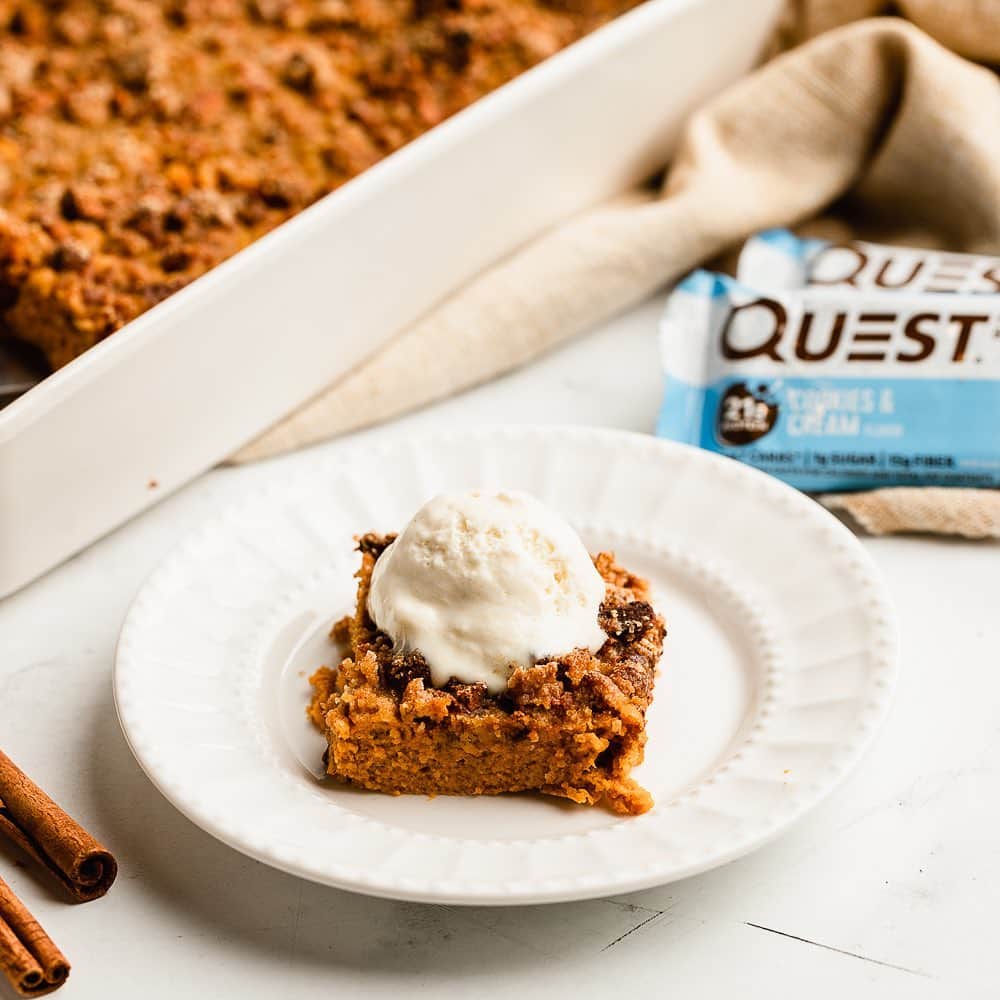 questnutritionさんのインスタグラム写真 - (questnutritionInstagram)「Questified Pumpkin Crisp…because fall. 🎃😋😊 • 👉 GET FULL RECIPE ➡️ LINK (tap.bio) IN BIO (swipe left from 1st card to 2nd card) 👈 • Per serving: 5g protein, 11g carb, 4g fat. (5g net carbs) #OnaQuest #Questify #QuestNutrition #questbar #questbars」10月9日 3時40分 - questnutrition